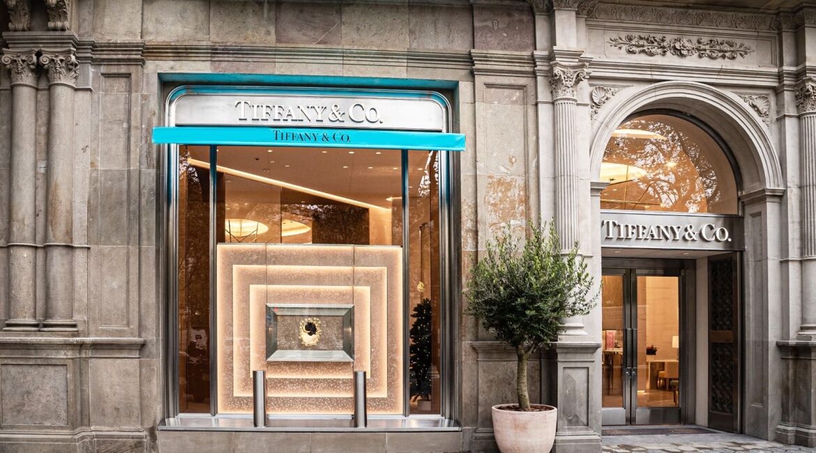 Mobiliario metálico a medida para hostelería_ estilo que marca diferencia