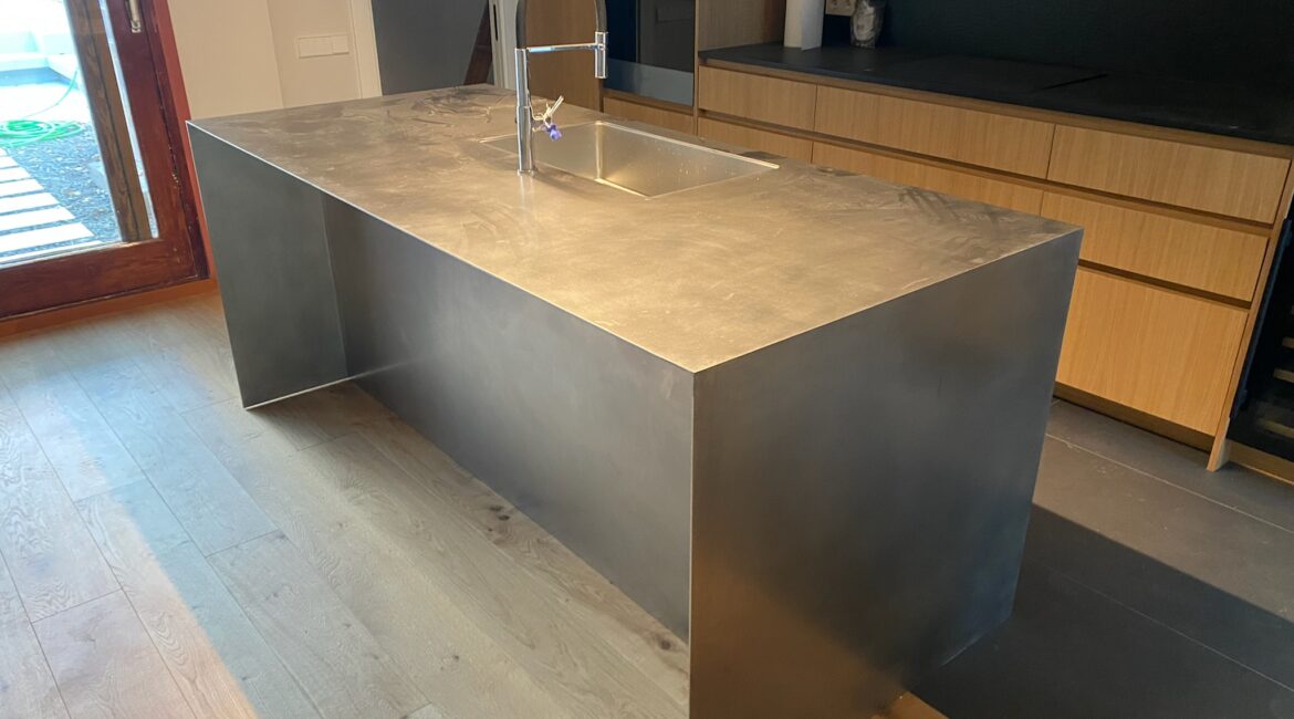 Muebles metálicos exclusivos para interiores premium